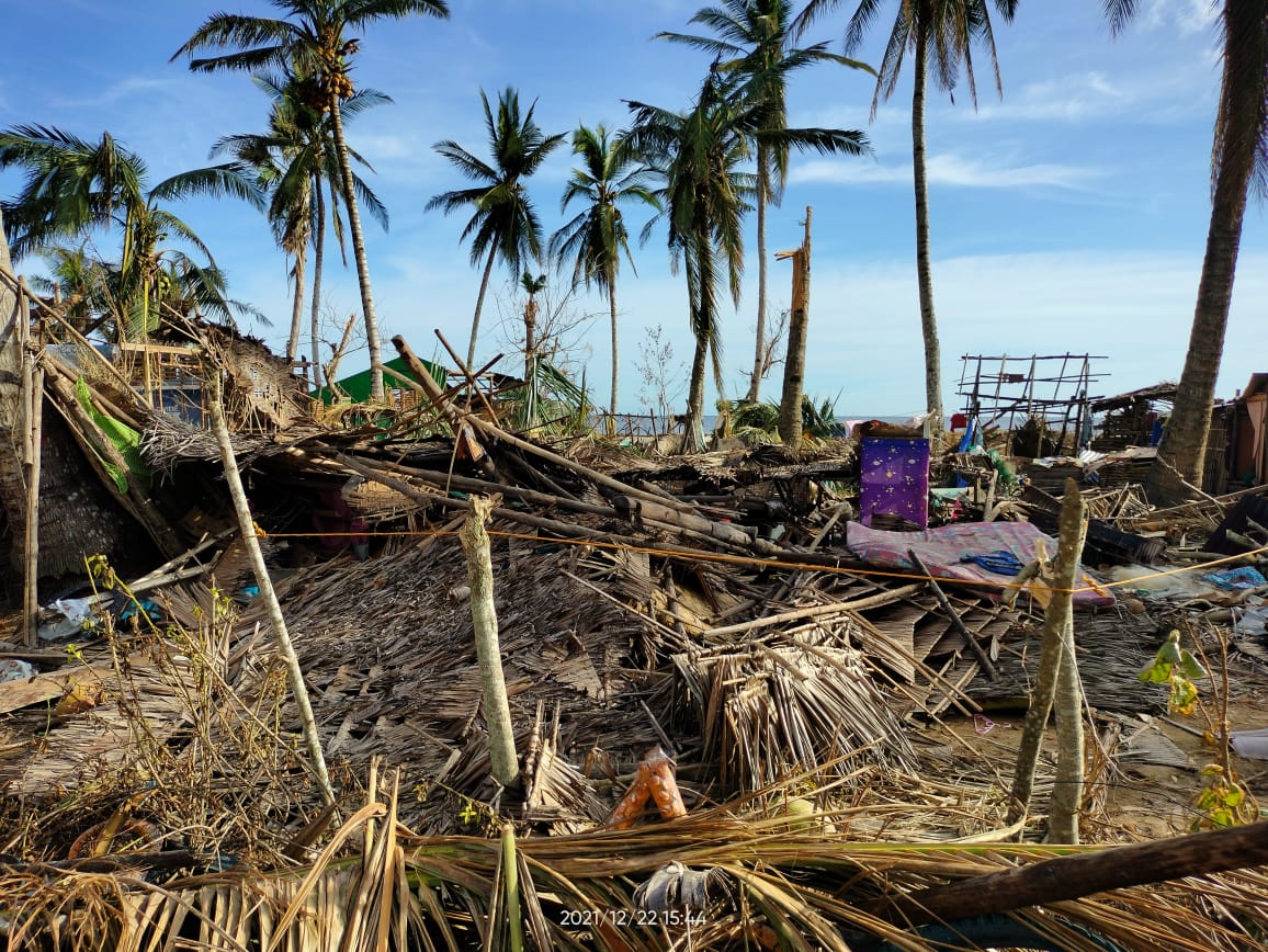 Zerstörungen nach dem Super-Taifun Rai (lokal Odette genannt)