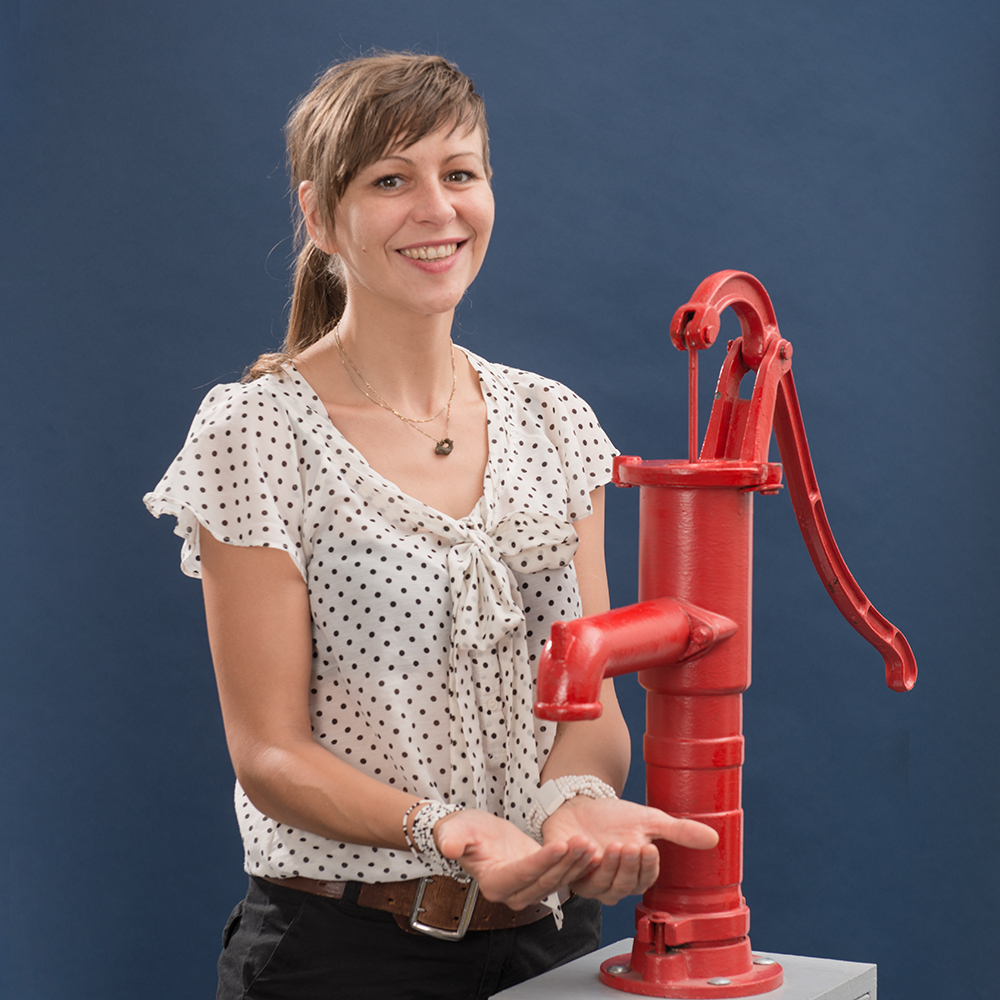 Portrait Bianka Ruge mit roter Pumpe