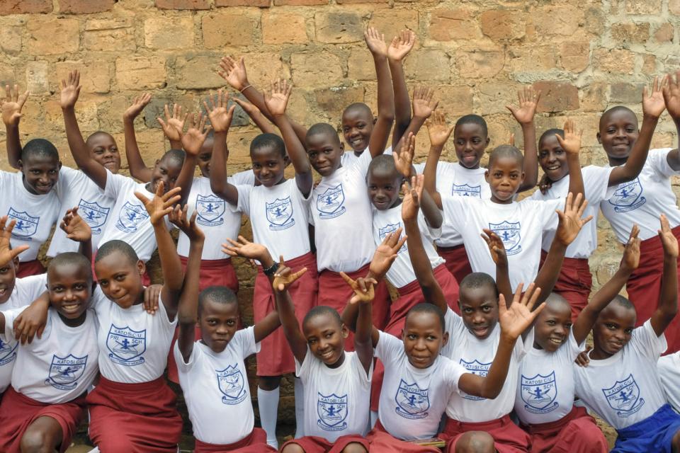 Schülergruppe in Uganda - ©Axel Fassio / arche noVa
